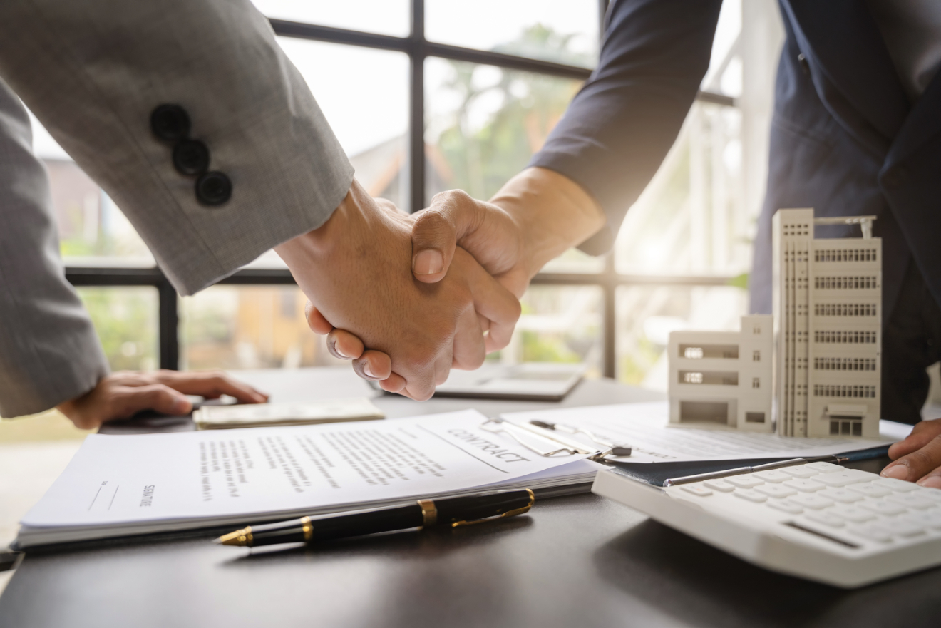Two people shake hands after agreeing on commercial insurance for small businesses